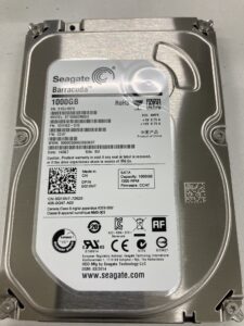 【データ復旧・データ復元成功実績】HDD(ハードディスク) Seagate ST1000DM003 1TB デスクトップ内蔵HDD、OS起動後固まる。