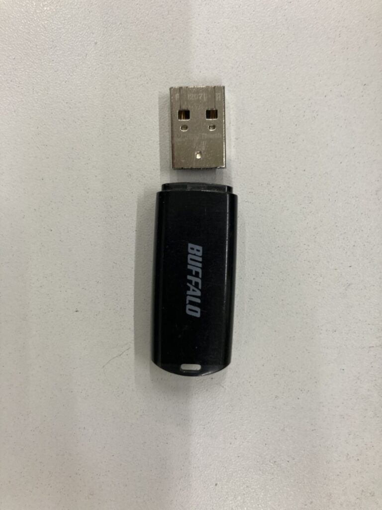 USBメモリ Buffalo 4GB
